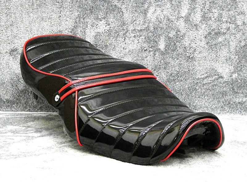 バリオスⅠ型 黒赤エナ タックロールシート ブラック レッド エナメル 段シート あんこ抜き 完成品 ZR250A ダブルシート へっぽこ社長