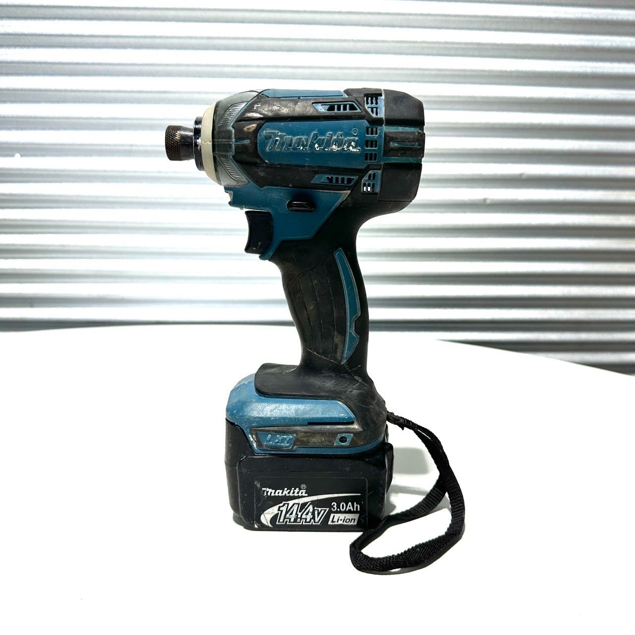 中古 makita マキタ 充電式インパクトドライバ TD134DRFX 14.4v 動作確認済み