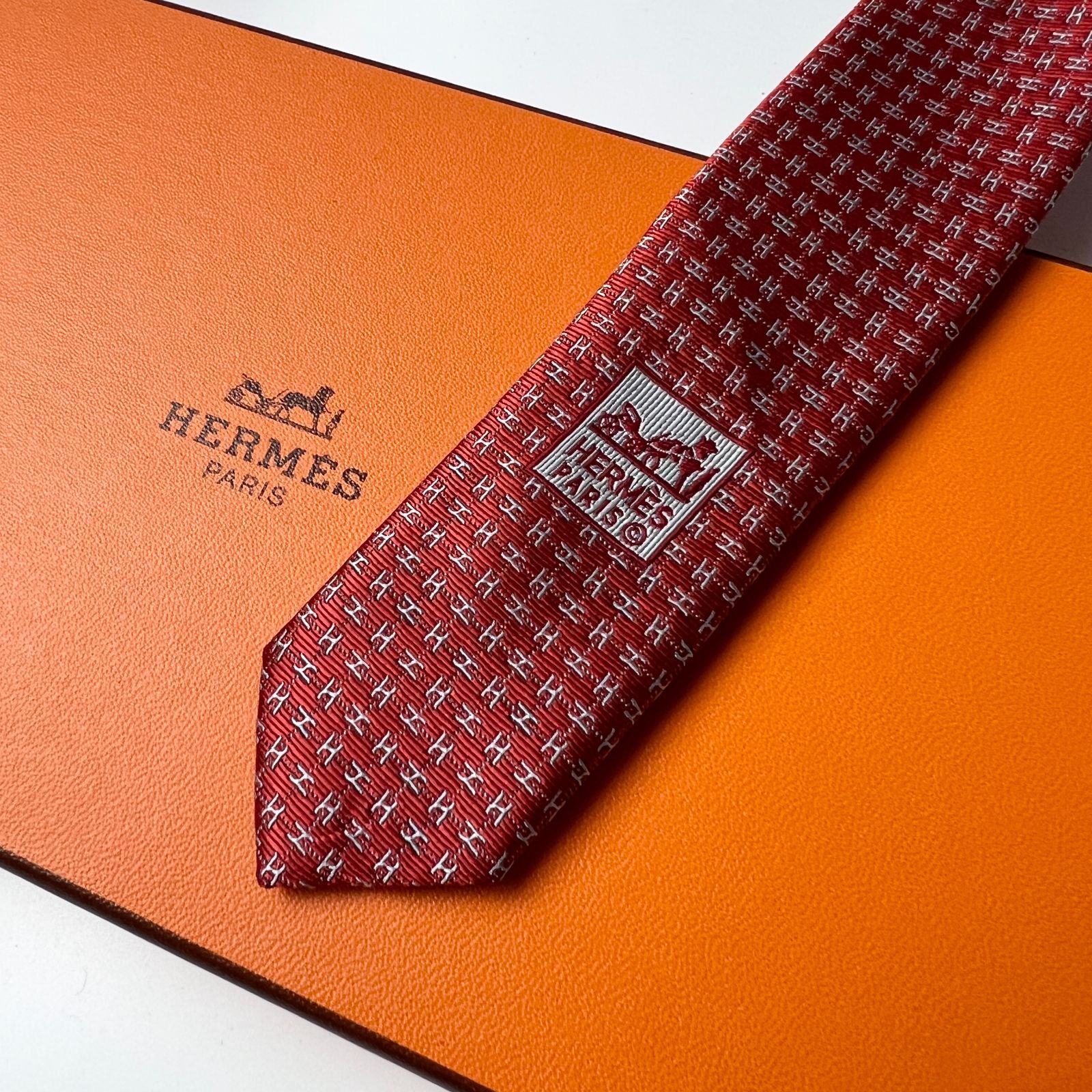 美品 エルメス HERMES ネクタイ シルク100% フランス製 レッド系 【H
