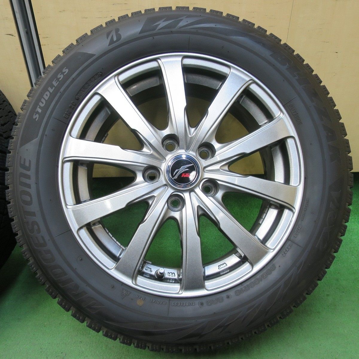 205/60R16 ブリヂストンVRX3 バリ溝 2本 送料込み 2024年製205⁄60R16 BRIDGESTONE BLIZZAK VRX3 ブリヂストン