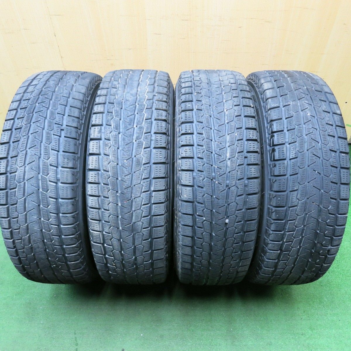 4本価格☆三菱 デリカ D:5 純正 215/70R16 スタッドレス ヨコハマ 