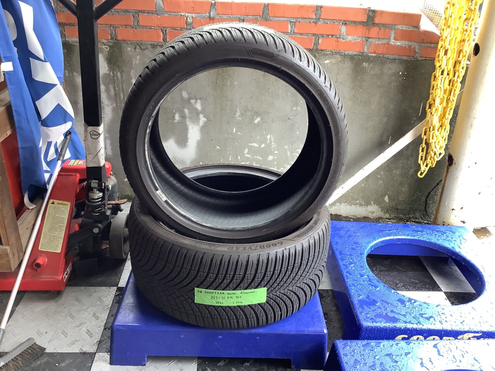み 255|35R19 GOODYEAR Vector 4Seasonsグッドイヤー ベクター 4シーズンズ タイヤ2本