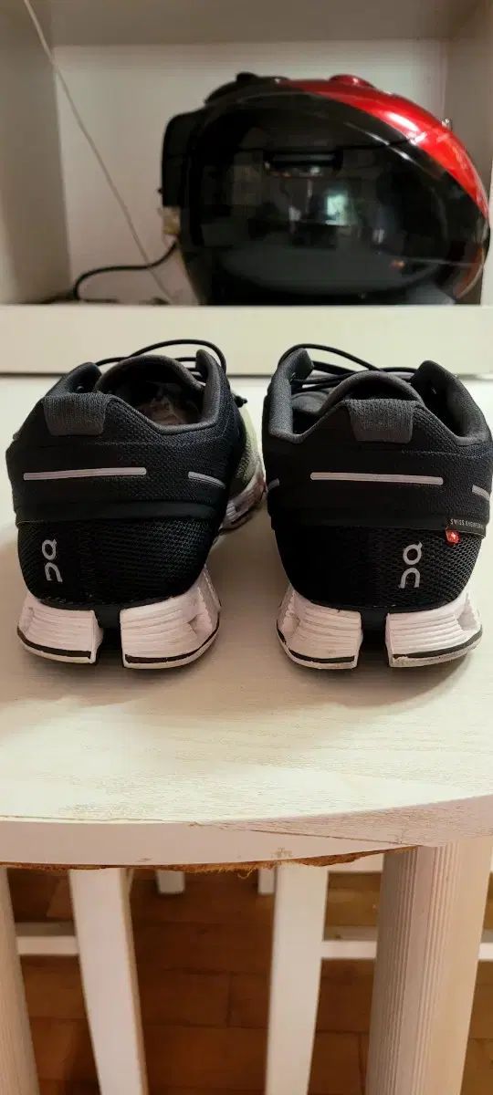 オン クラウド ランニングシューズ ブラック|ベージュ