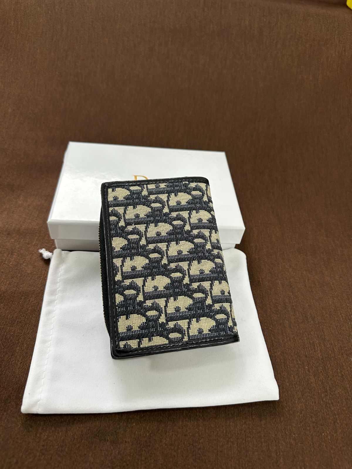 ディオール二つ折り財布