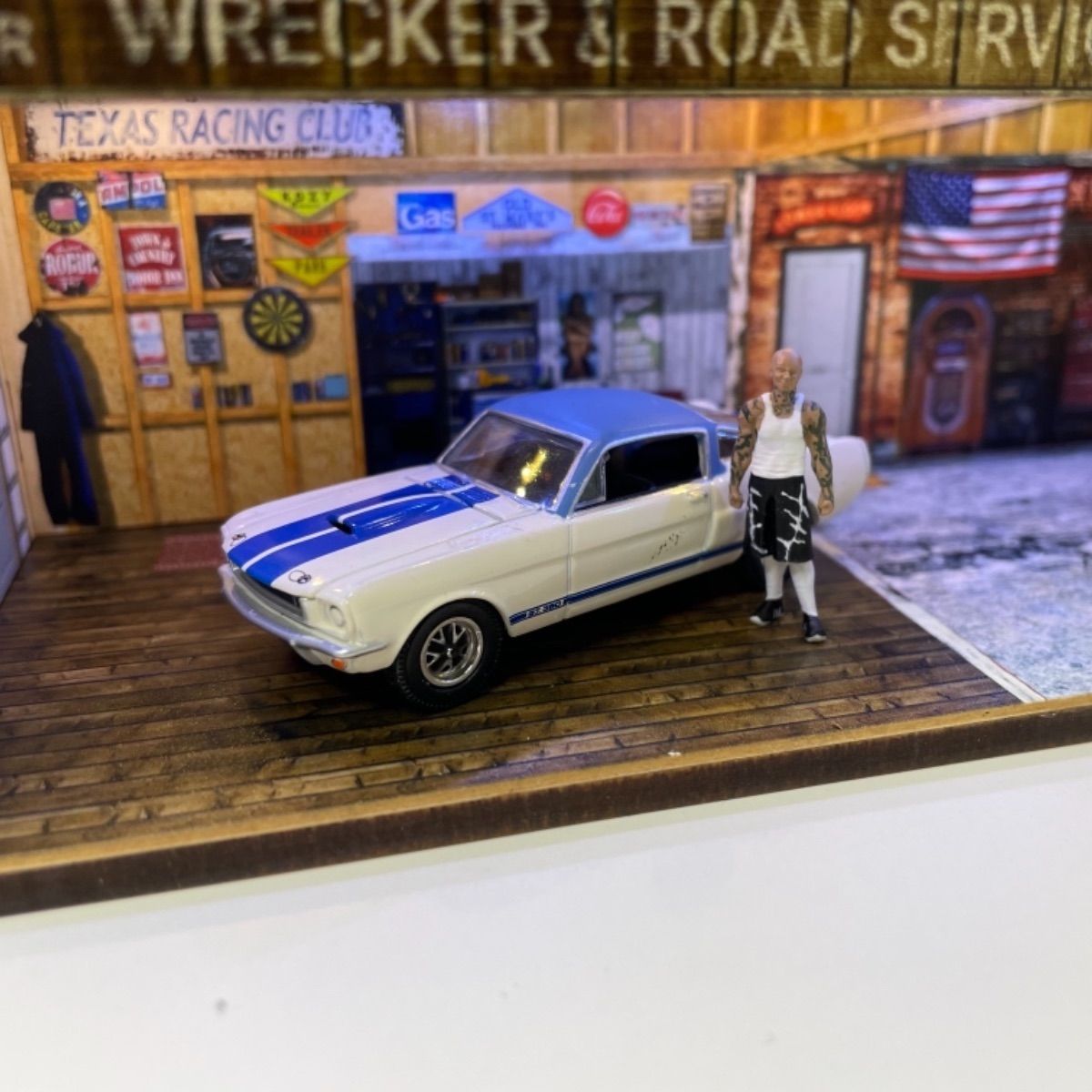 ハンドメイドジオラマ　 アメリカンダイナー 1/６４ミニカー7台＆フィギュア付き 1/64 ミニカー アメリカンダイナー ジオラマ ハンドメイド