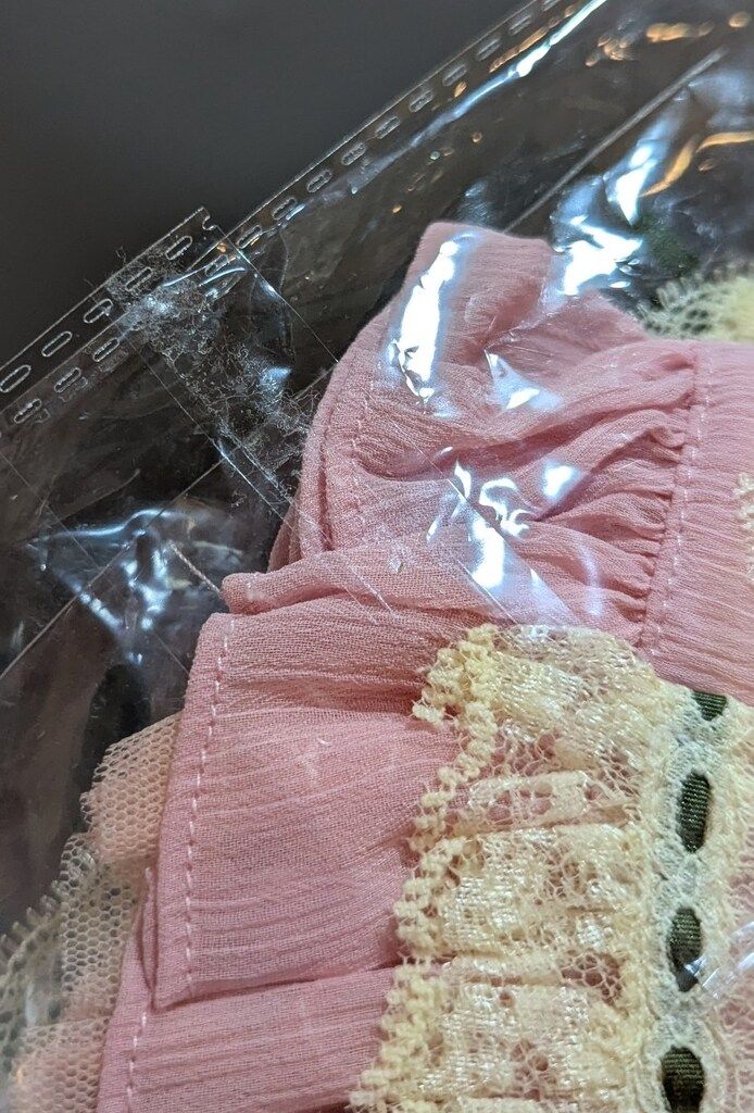 きらめく昼下がりの少女 れんげ草