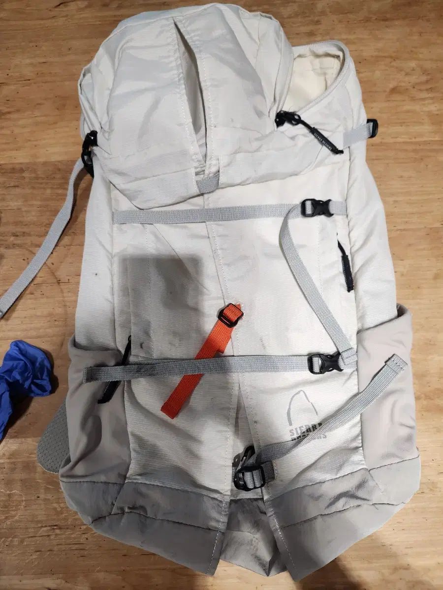 山 デザイン バックパック 販売