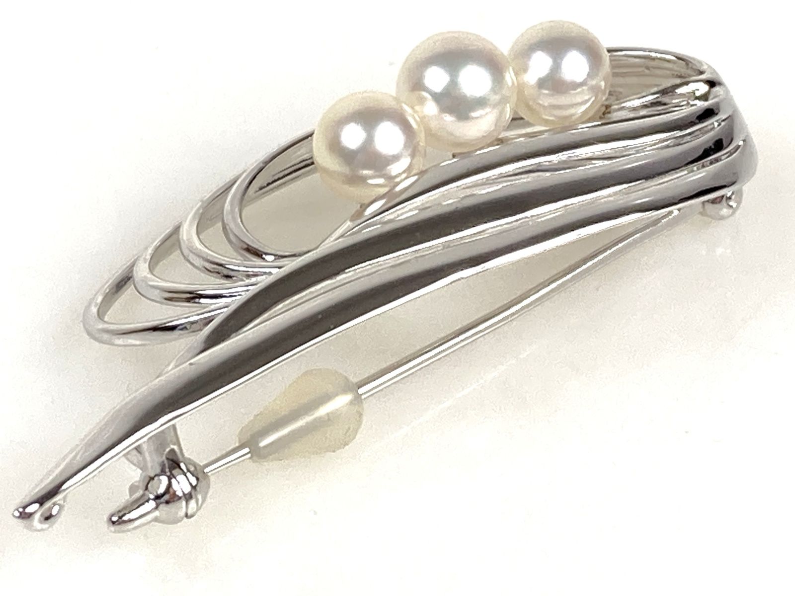 美品 田崎真珠 3色真珠パールブローチ シルバー 新品 田崎真珠 ブローチ パール幅7.7mm重さ5.7g SV 本真珠