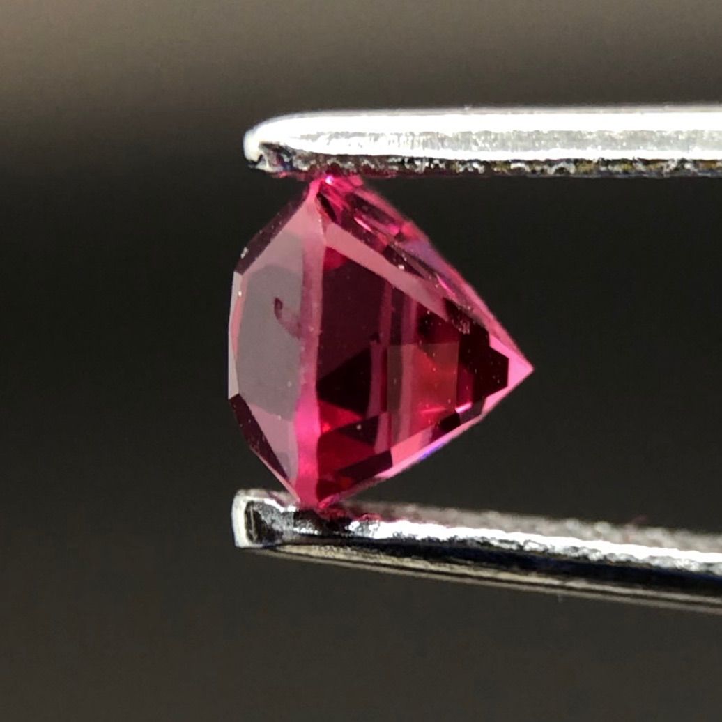 タンザナイト 2.466ct 宝石ソーティング付き 9.0mm×6.4mm×4.9mm ルース（ 裸石 ） 2555Y タンザナイト 2.466ct 宝石ソーティング付き 9.0㎜×6.4㎜×4.9㎜ ルース