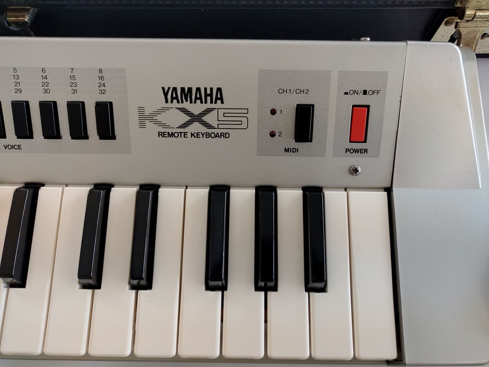 YAMAHA KX-5 MIDIショルダーキーボード 専用ケース付き - 鍵盤楽器