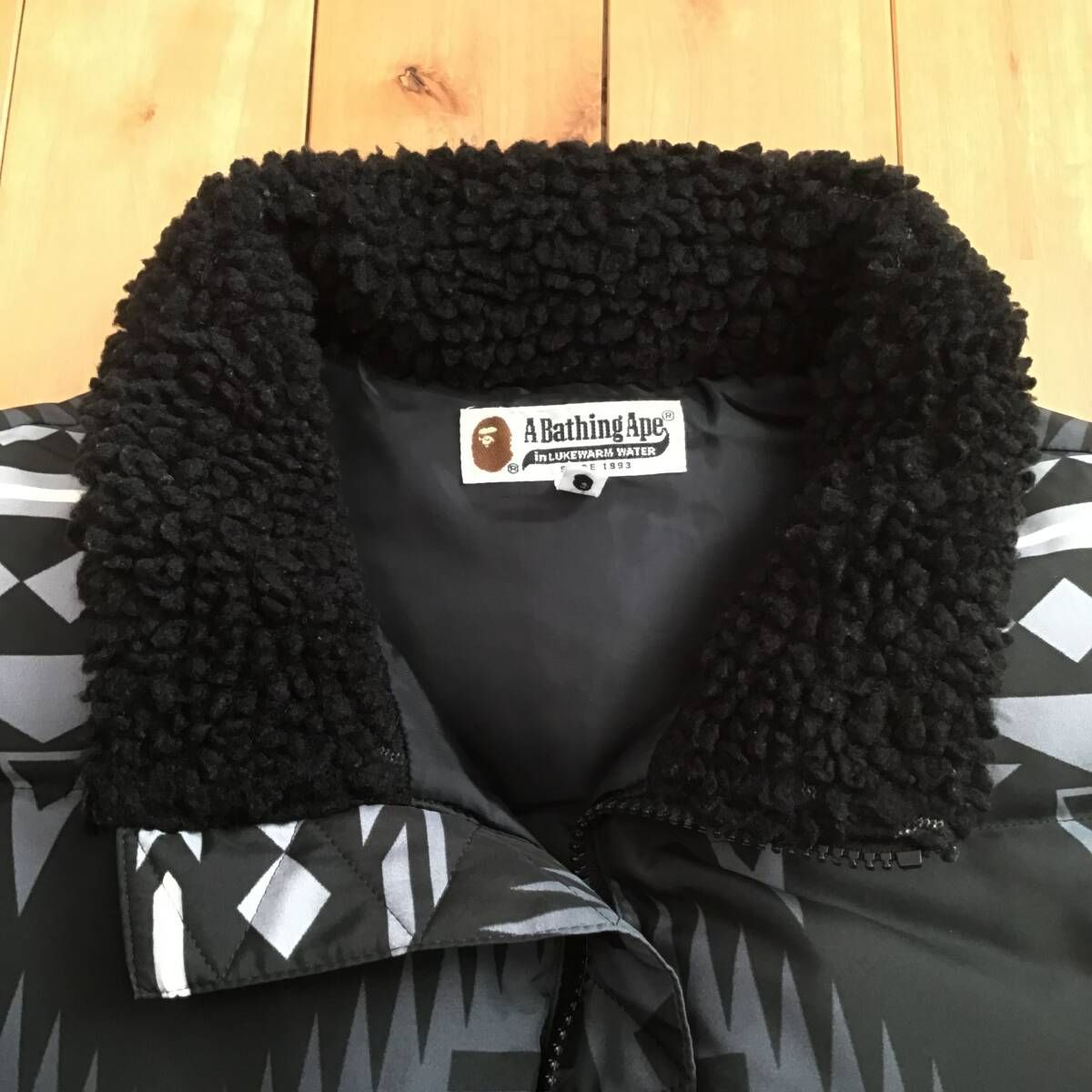 BAPE NATIVE柄 ダウンベスト a bathing ape BAPE NATIVE柄 ダウンベスト Sサイズ グレー a bathing ape Puffer