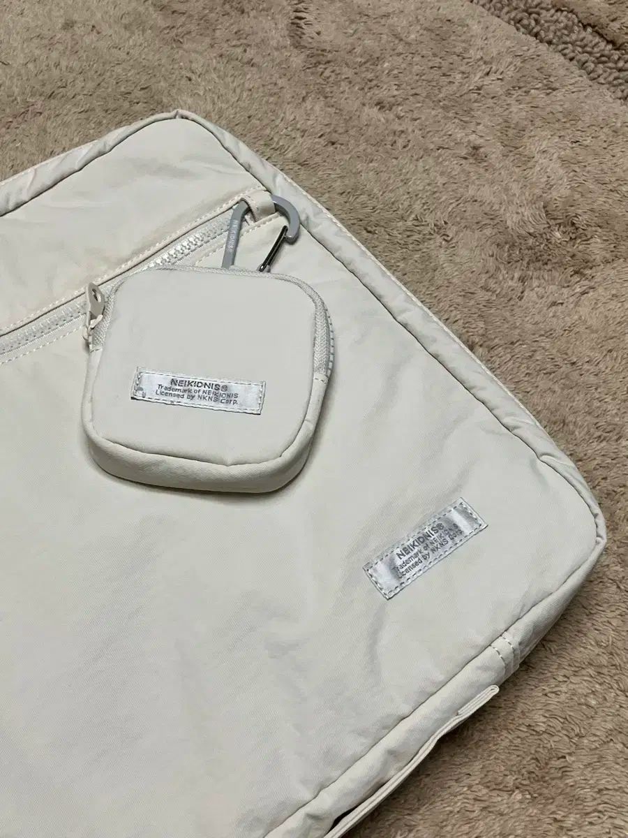 ネイキッドニス ノートブック ポーチ ラージ CHRISTIANNAURATH_COM_BR