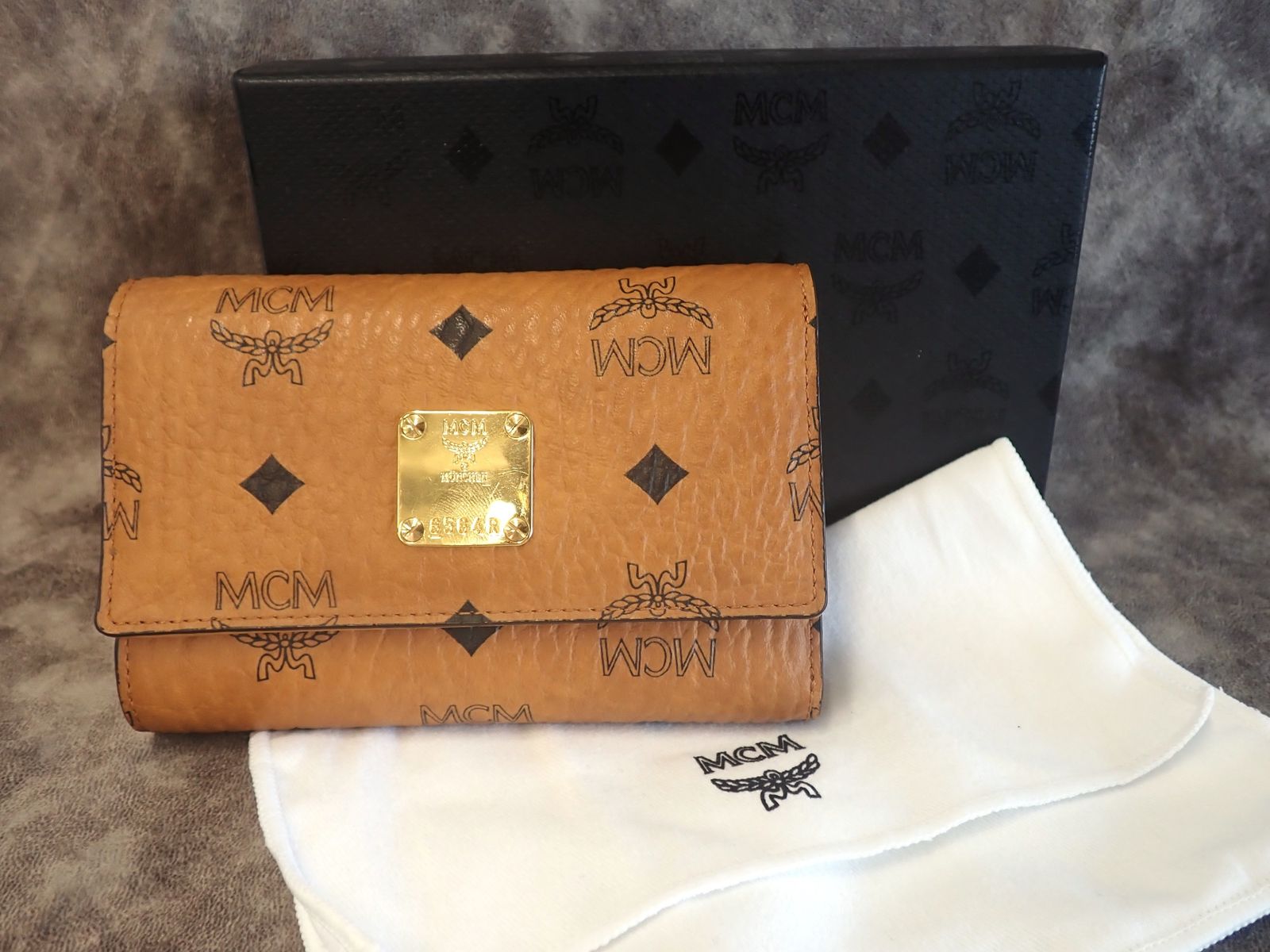 レビュー高評価の商品!の商品をすべて エムシーエム MCM 極美品 ヴィセトス柄 箱付き 三つ折り財布 小物