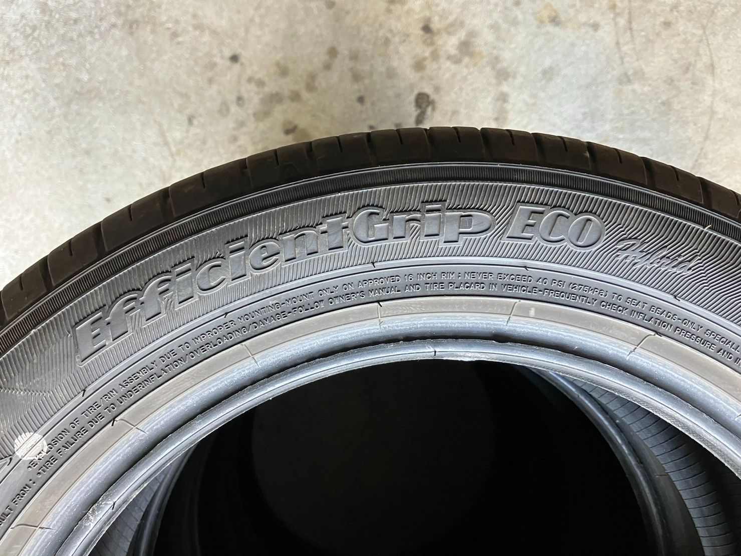 送料込み！ 最終値下げ！ グッドイヤー EffcientGrip ECO 205/55R16 4