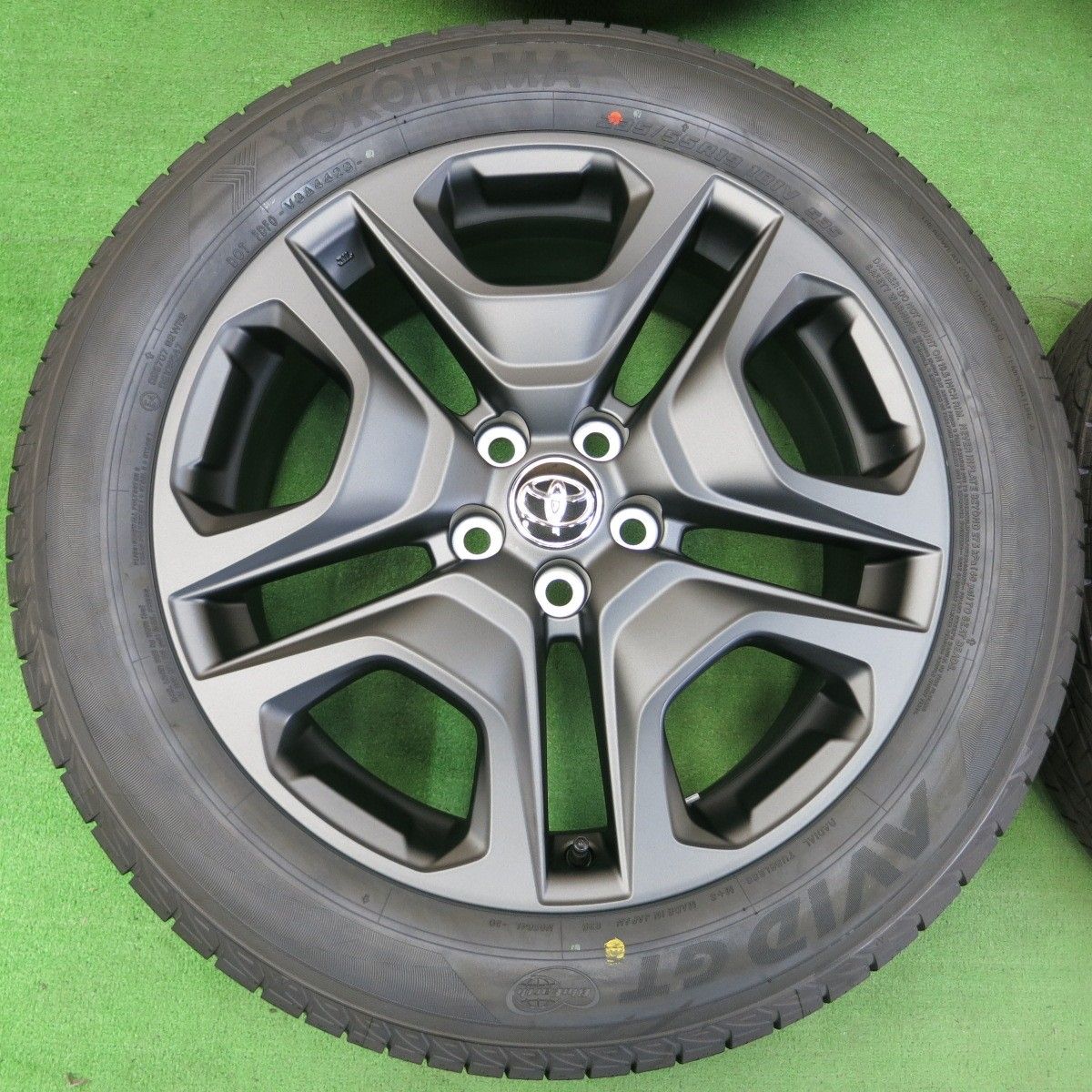 新車外し rav4 アドベンチャー 235/55R19 YOKOHAMAタイヤ AVID GT 新車外し rav4 アドベンチャー 235/55R19 YOKOHAMAタイヤ AVID GT