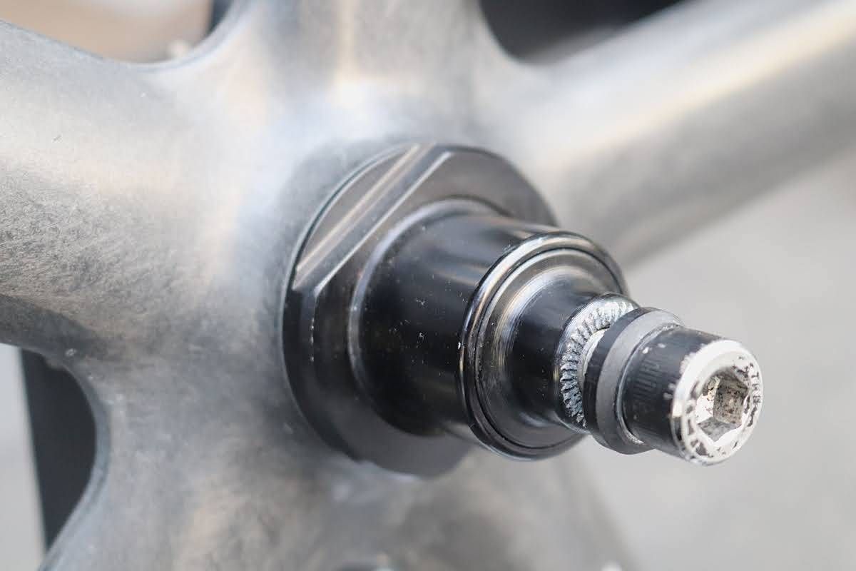 エアロスポーク 5バトンホイール リア カーボン ブラックインク BLACK FIVE 5本バトンスポークのディスク