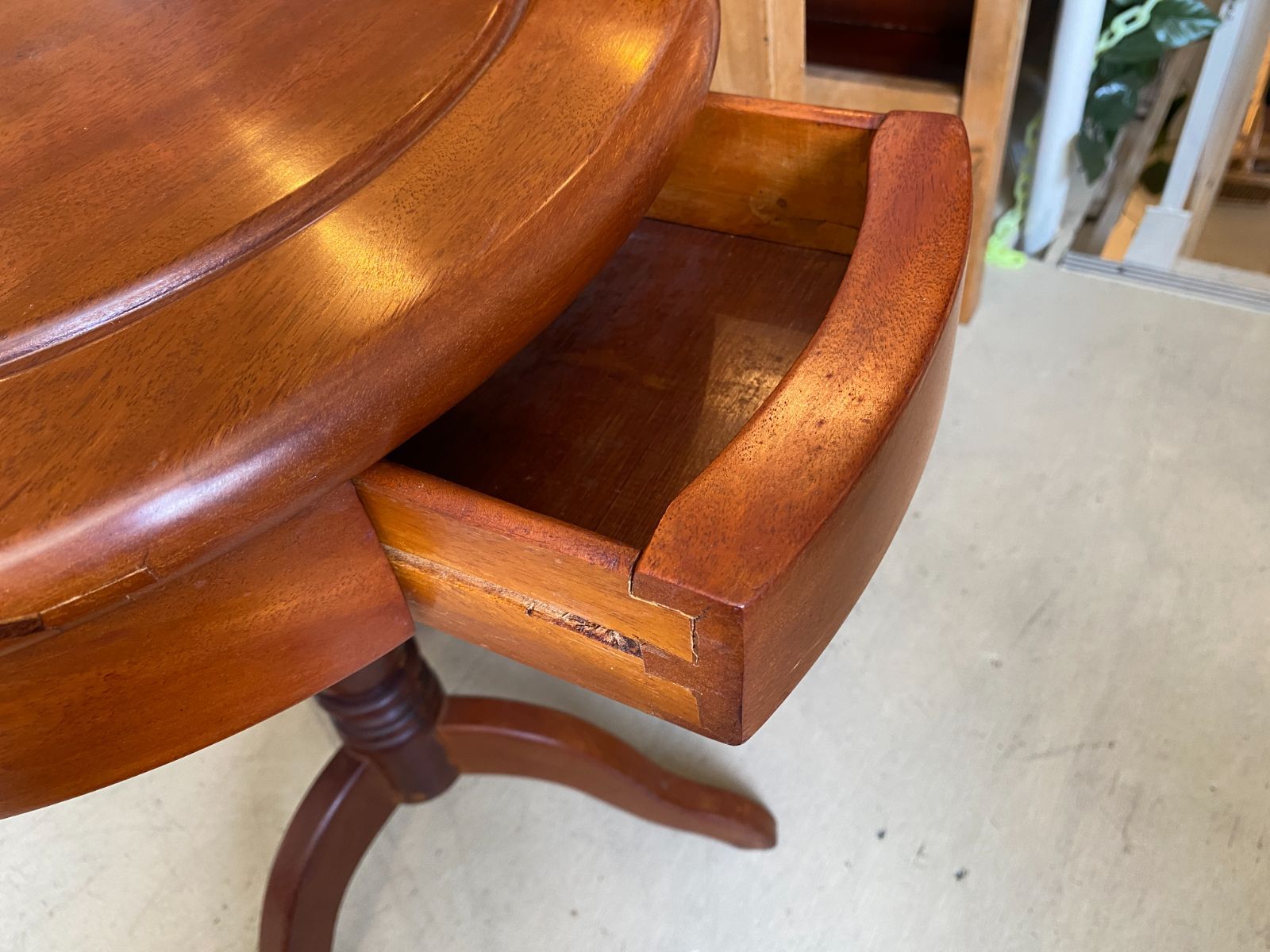 お値下げ！アメリカ製アンティーク，ナイトテーブル，サイドテーブル お値下げ！アメリカ製アンティーク，ナイトテーブル，サイド