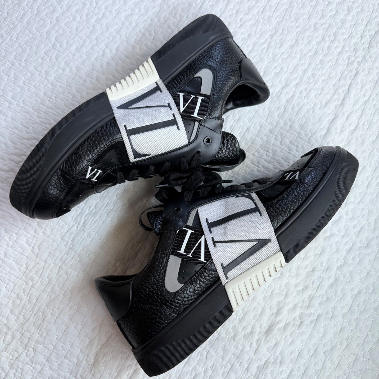 正規品 美品 VALENTINO GARAVANI VLTN ヴァレンティノ