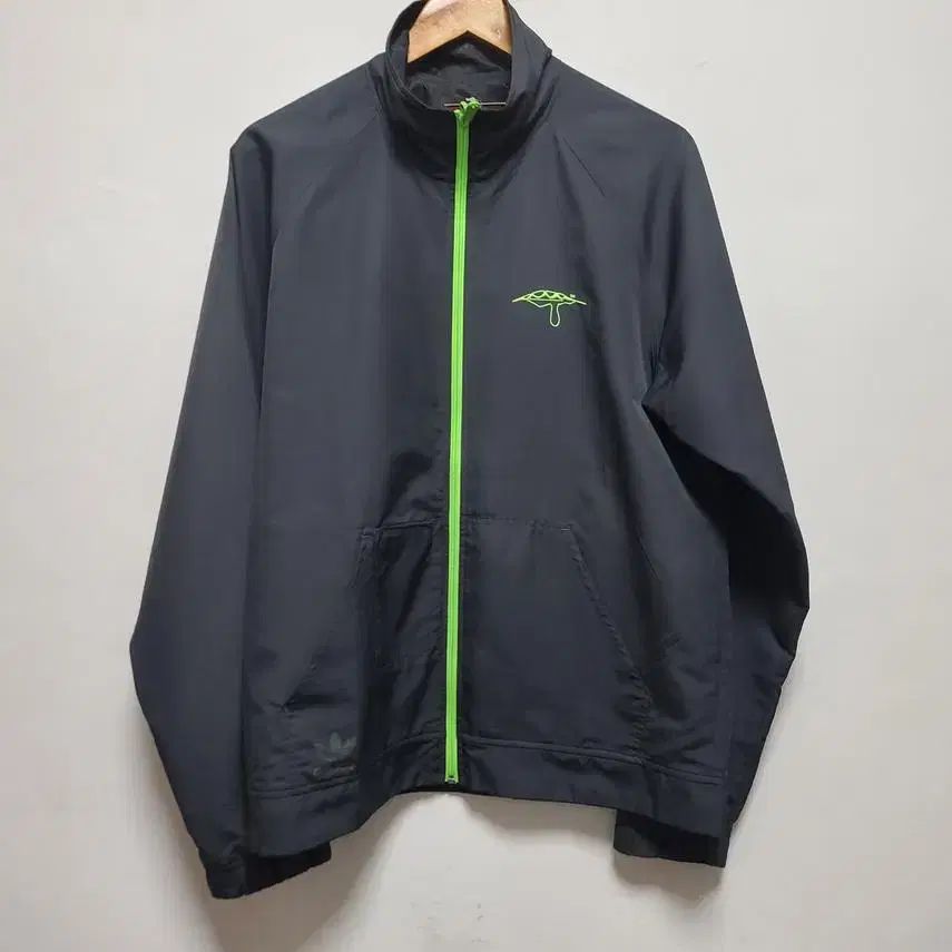 【雷市場（ポンジャン）商品韓国直送】 ADIDAS メンズ adidas(アディダス) x ミステリー スポーン リバーシブル ジップアップ 110