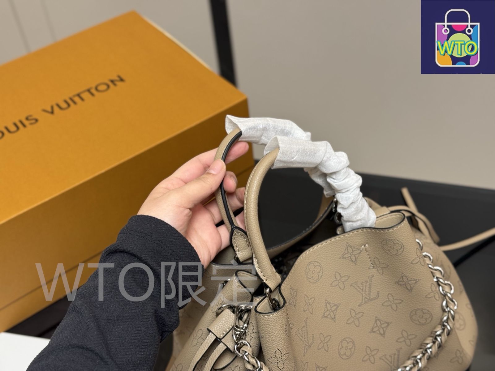 今日特価】Louis Vuitton Moon Goddess Bucket Bag