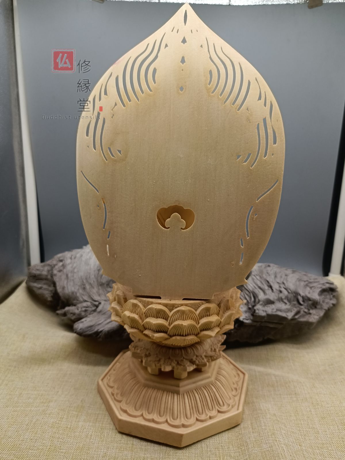 修縁堂】大迫力 木彫り 仏像 如意輪観音菩薩座像 彫刻 一刀彫 天然木檜 