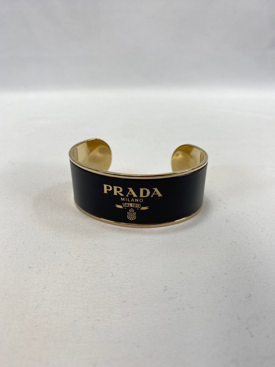 PRADA エナメルメタル カフブレスレット バングル Mサイズ 9479 PRADA プラダ エナメルメタル カフブレスレット バングル 黒