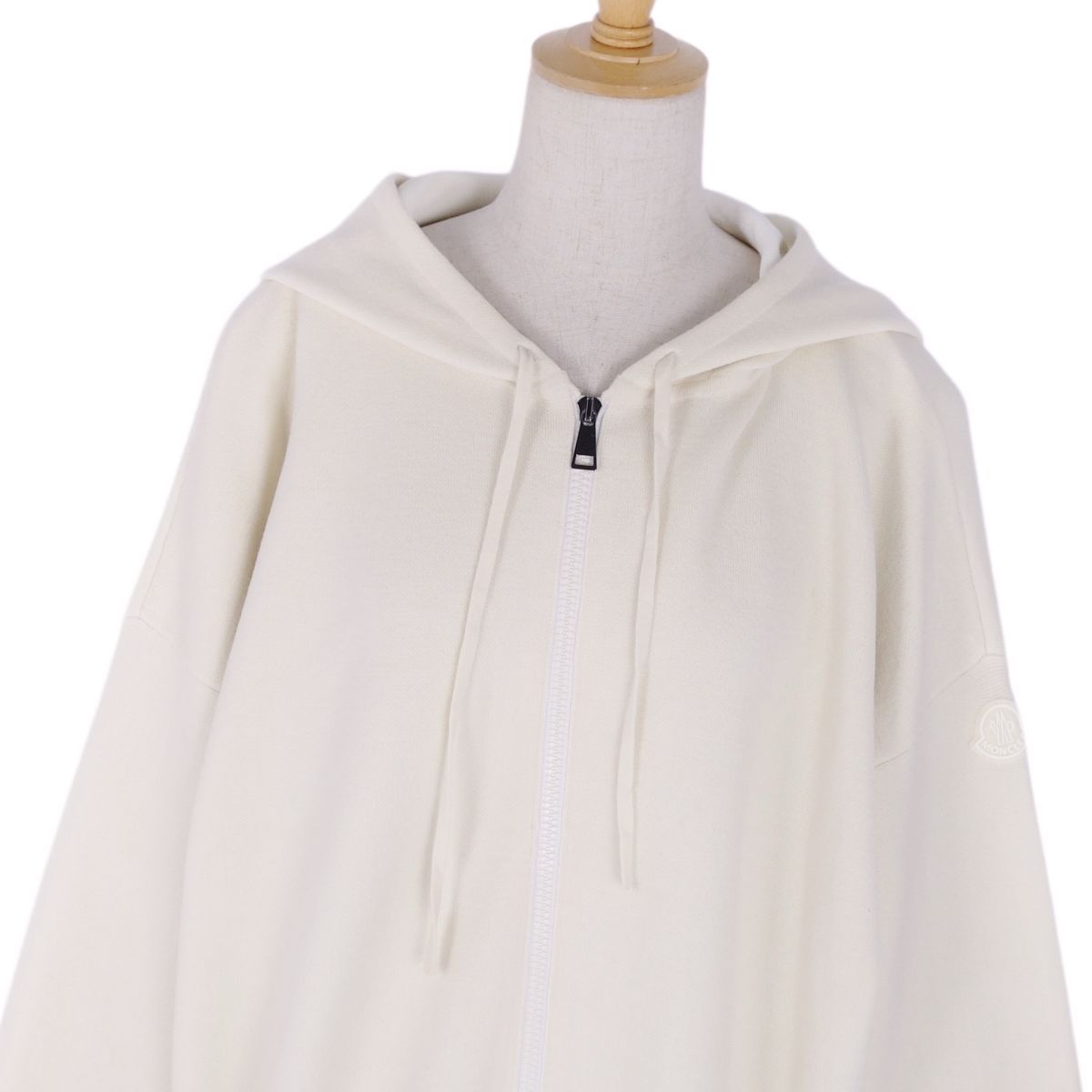 MONCLER - 美品 モンクレール MONCLER ニット スウェット パーカー 2021年 ジップアップ ロゴワッペン アウター レディース L ベージュ 美品 モンクレール MONCLER ニット スウェット パーカー 2021年