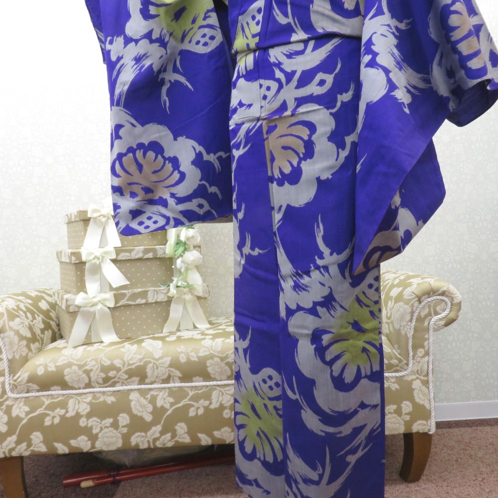 超美品　正絹　袷　着物　 小紋　セミアンティーク　レトロ　163 鮮やか紫　黄色 中古品】「紫 菱と華紋」アンティーク着物 正絹 袷 小紋 袖丈