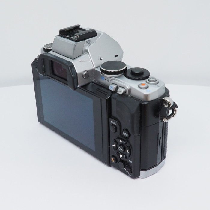 中古】(オリンパス) OLYMPUS OM-D E-M5 ボディ シルバー - メルカリ
