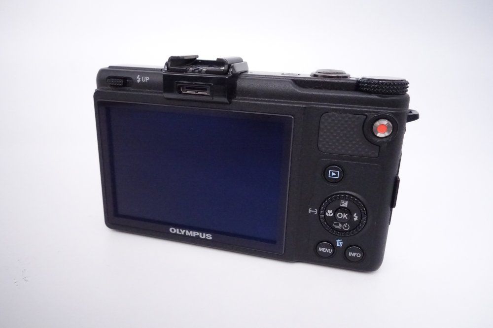 【中古】 OLYMPUS XZ-1 ブラック (1000万画素 CCD/光学4倍ズーム/CCDシフト式手ぶれ補正) : OLYMPUS デジタルカメラ XZ-1 ブラック 1000万画素 1
