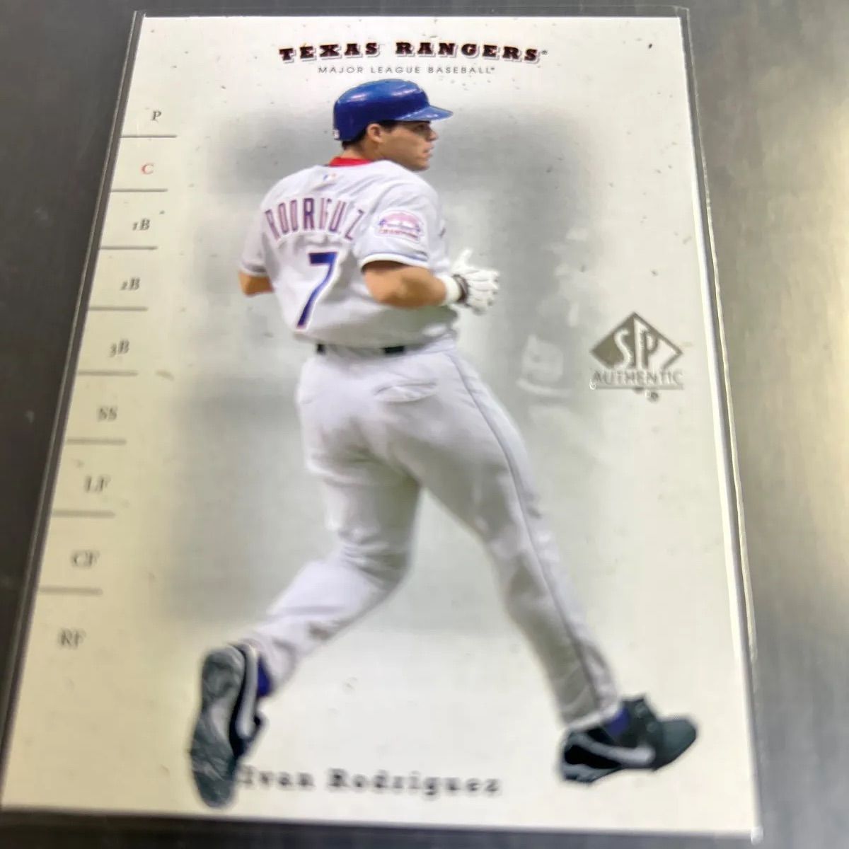メジャーリーグ　カード　Ivan Rodriguez Amazon.com: Ivan Rodriguez Rookie Card 1991 Topps Traded