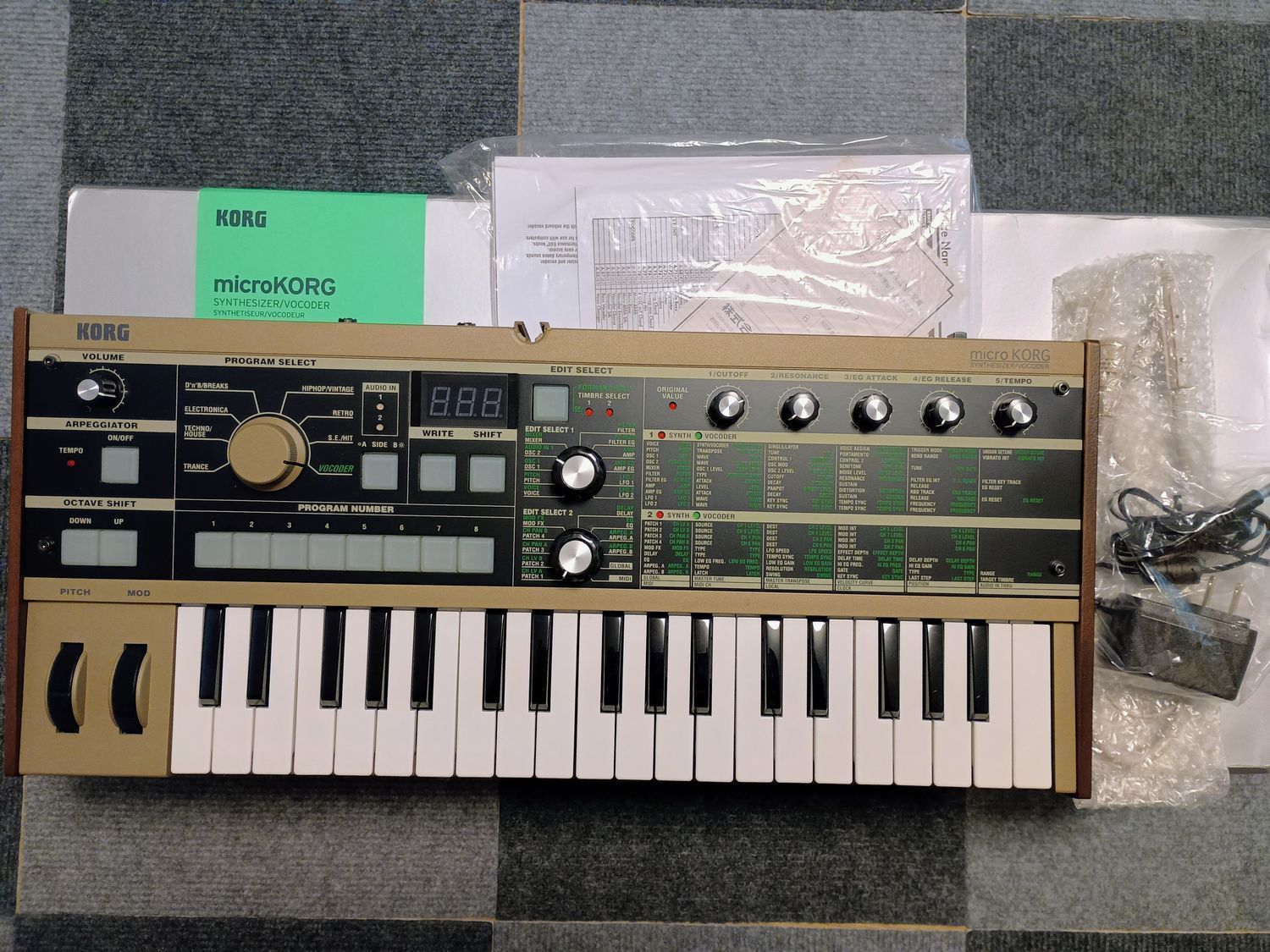 KORG(コルグ)/microKORG シンセサイザー・ボコーダー 完動品 KORG(コルグ)/microKORG シンセサイザー・ボコーダー 完動品 KORG