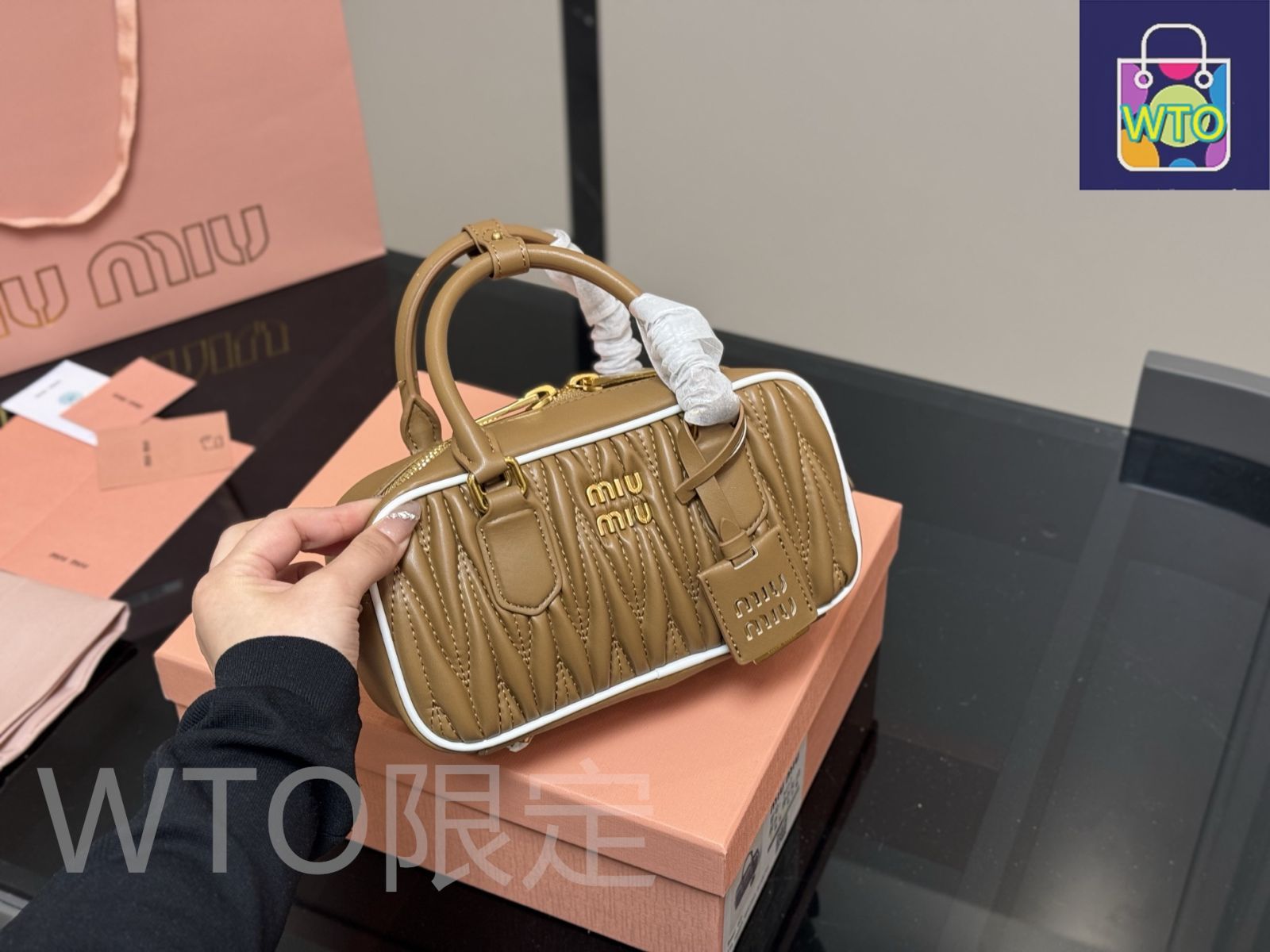 7月6まで 限定値下miumiu ボウリングバッグ　ブラック シンプルコーデをラグジュアリーに☆Miu Miu☆ボウリングバッグ