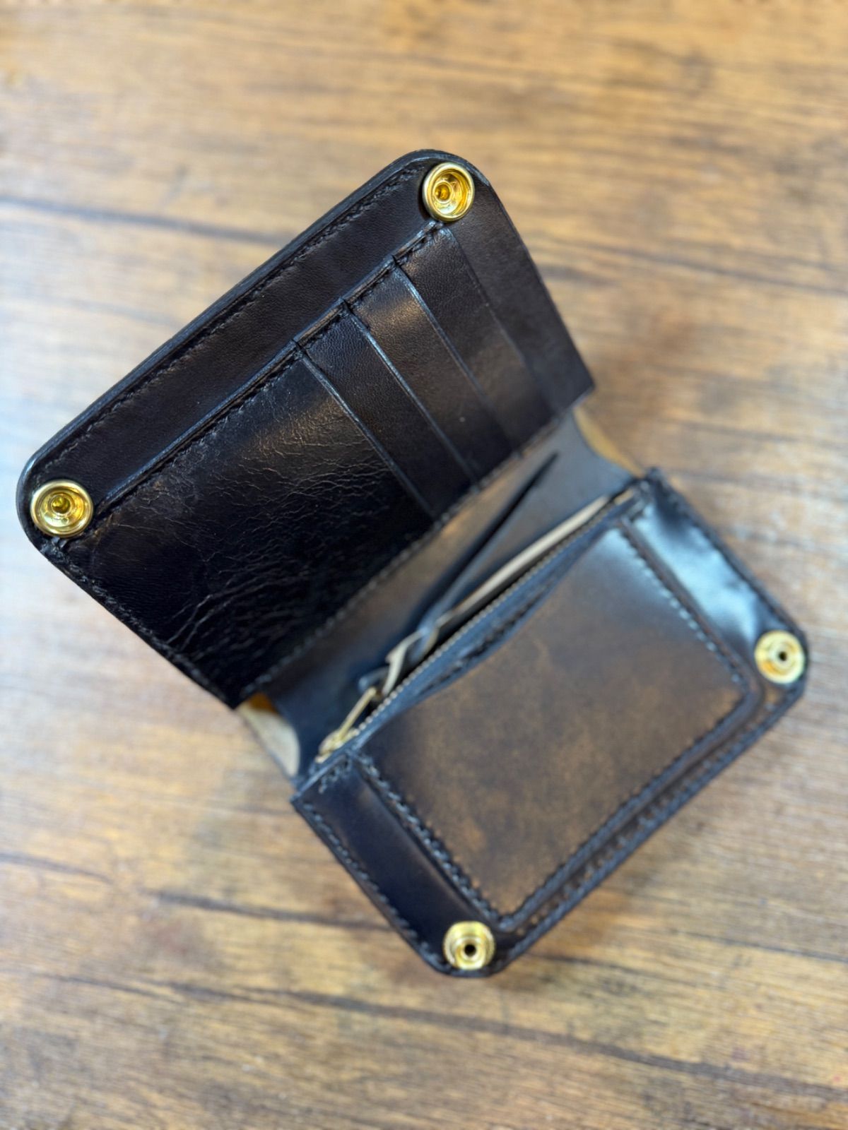 カード段縦型 ミドルトラッカーウォレット