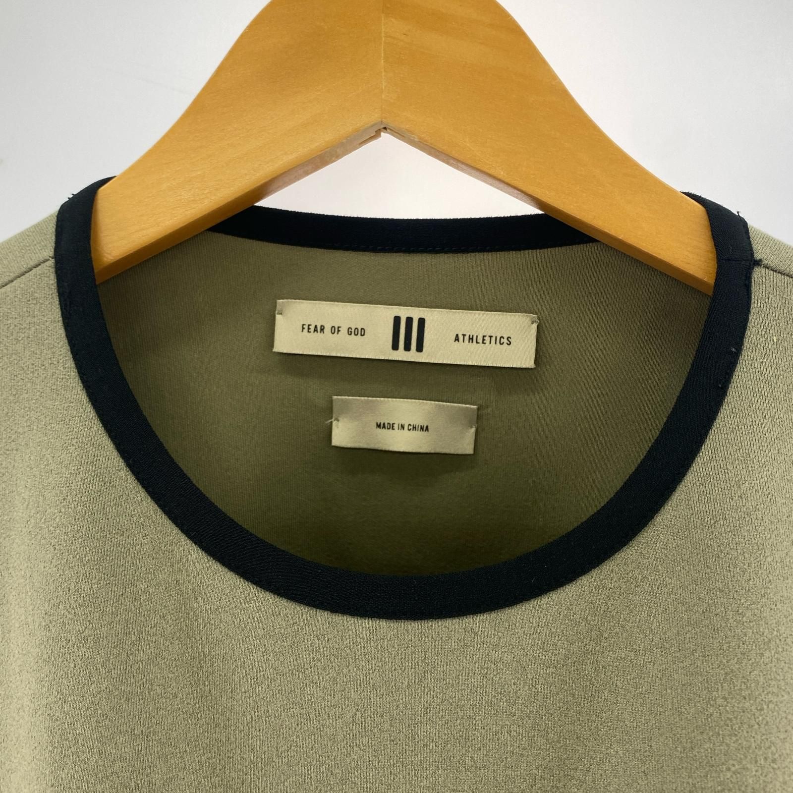 Fear of God ESSENTIALSフィア オブ ゴッド エッセンシャルズ ×ADIDASタグ付きスウェット sizeM|カーキ