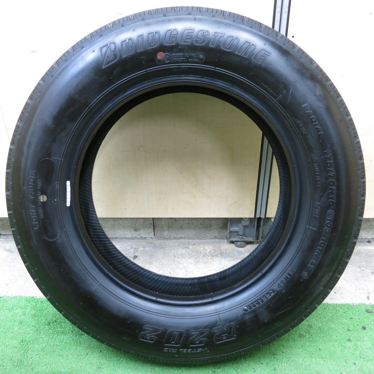 新車外し品 175/75R15 103/101N ブリヂストン R202 2本 新車外し！24年！1本☆トラック タイヤ 175/75R15 103/101N