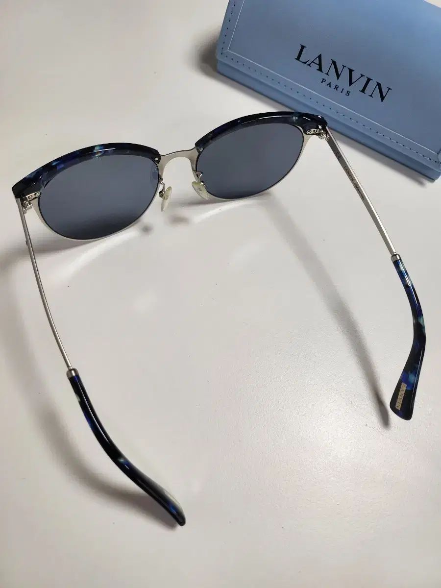 お値下げ中【LANVIN】箱&ケース付_サングラス Lanvin（ランバン) サングラス (ケース 保証 o ） - メルカリ