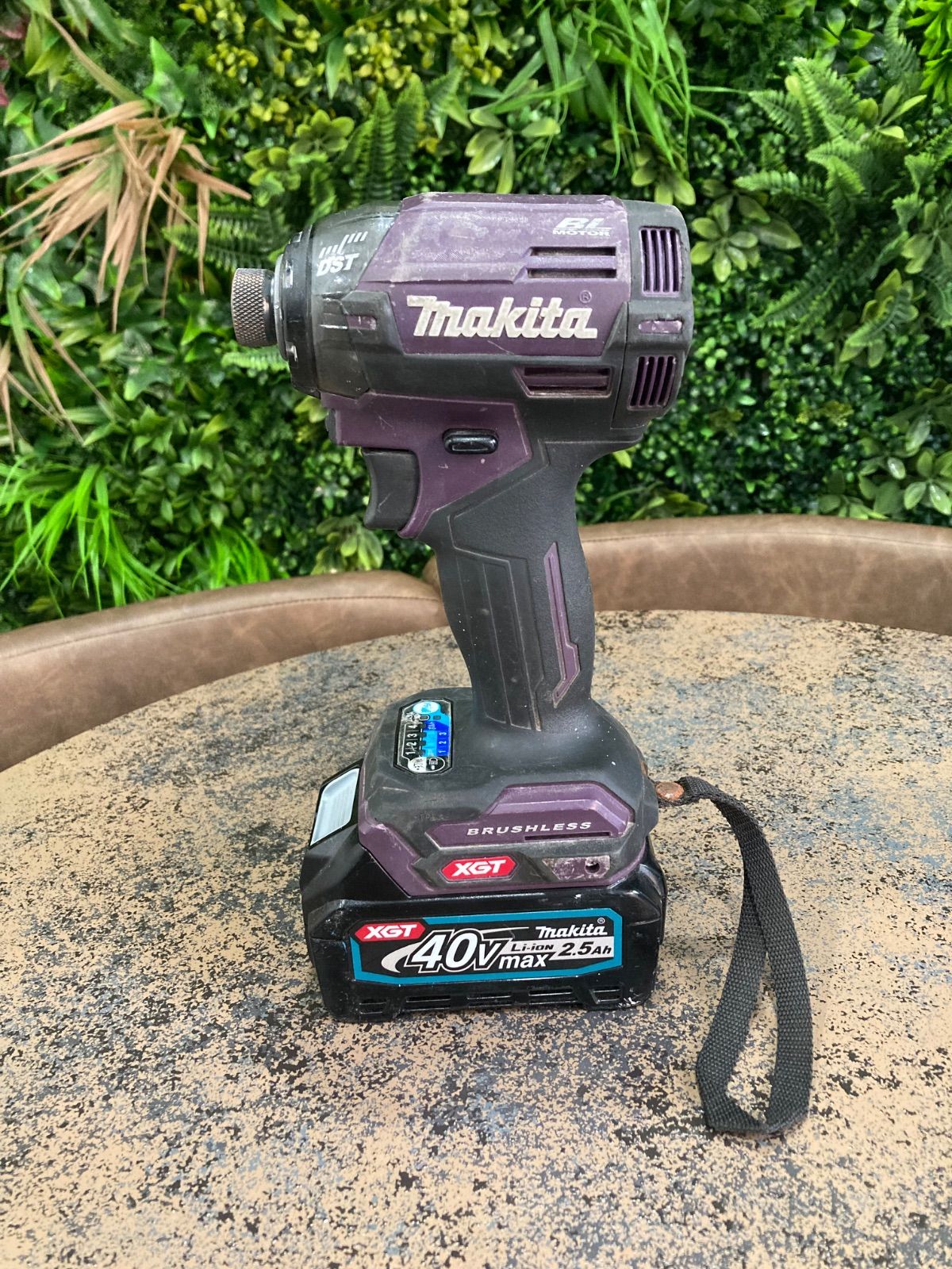 売 引き取り限定 中古 バッテリー付きマキタTD002G 40V 紫 売 引き取り限定 中古 バッテリー付きマキタTD002G 40V 紫