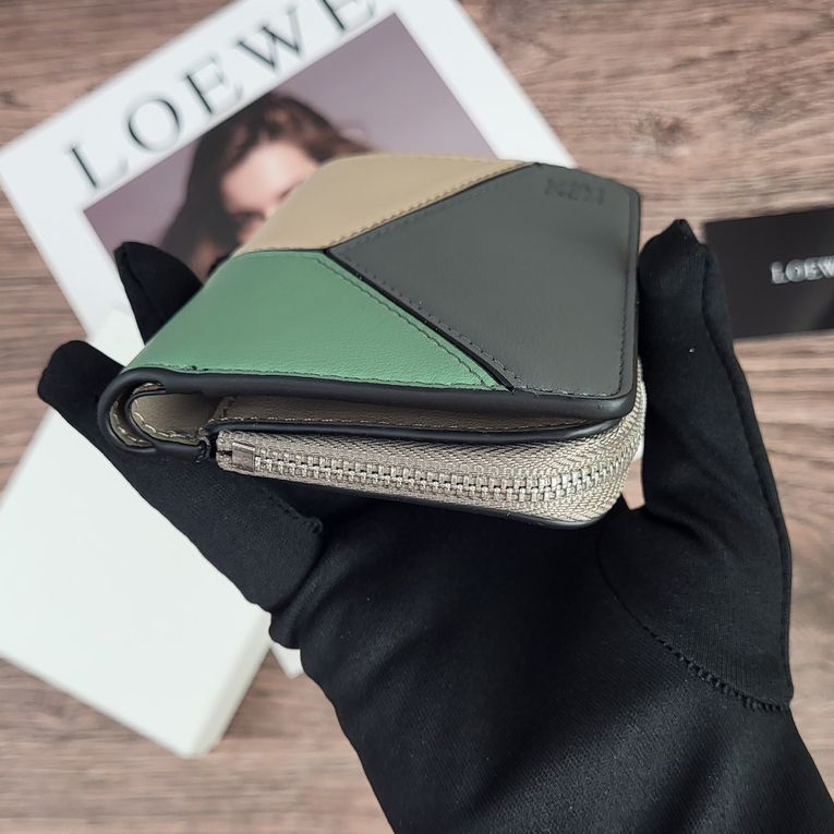 373 美品 LOEWE ロエベ 2つ折り財布 ロエベ LOEWE 二つ折り財布 アナグラム フクロウ ブルー