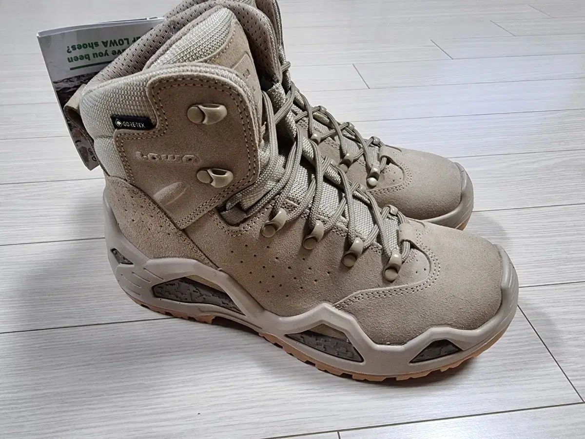 LOWA ロバ GORE-TEX ゴアテックス 登山靴 ベージュ