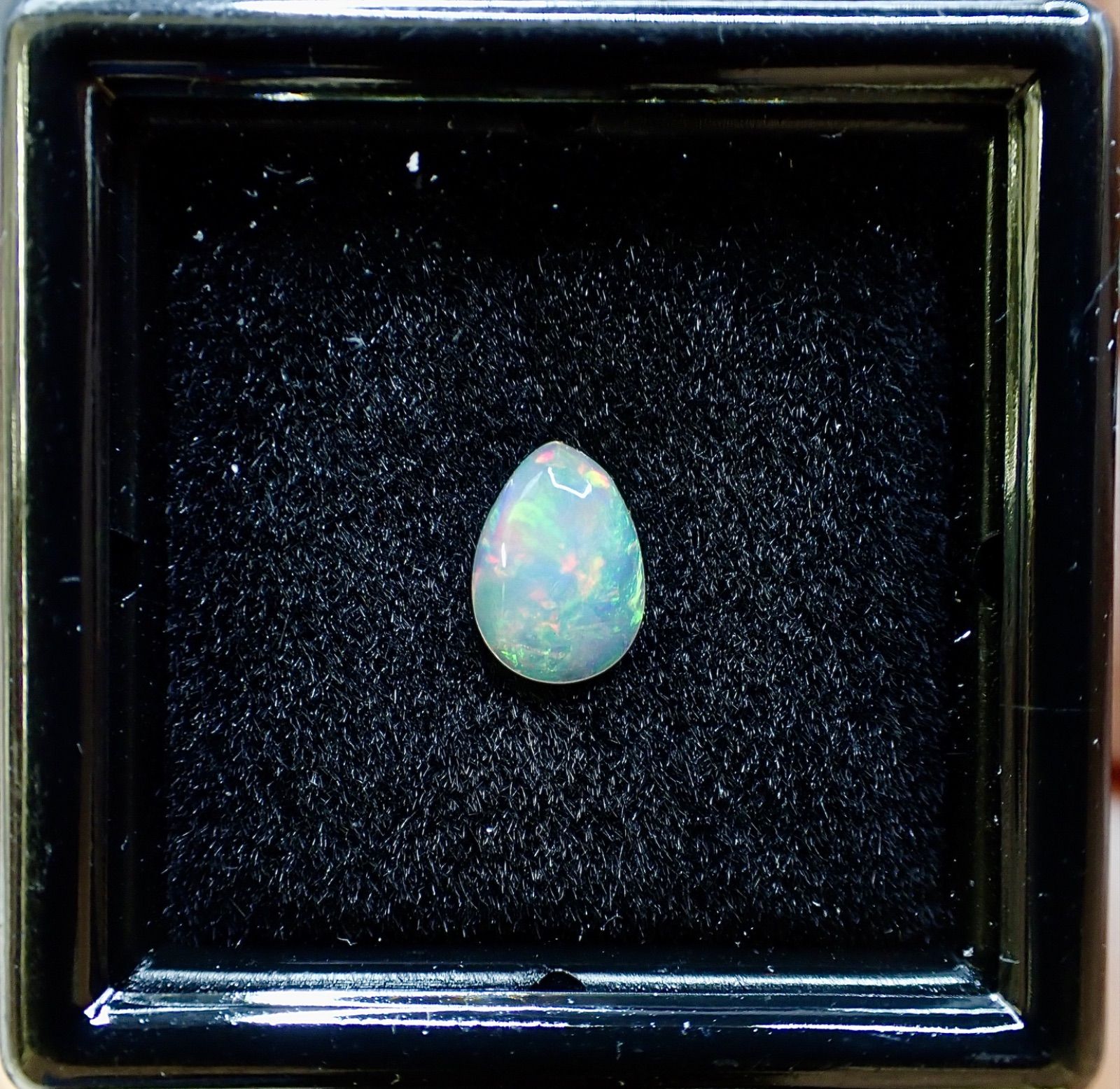 宝石ルース 『魅力的な全面の彩りの斑（ふ）』エチオピア産天然