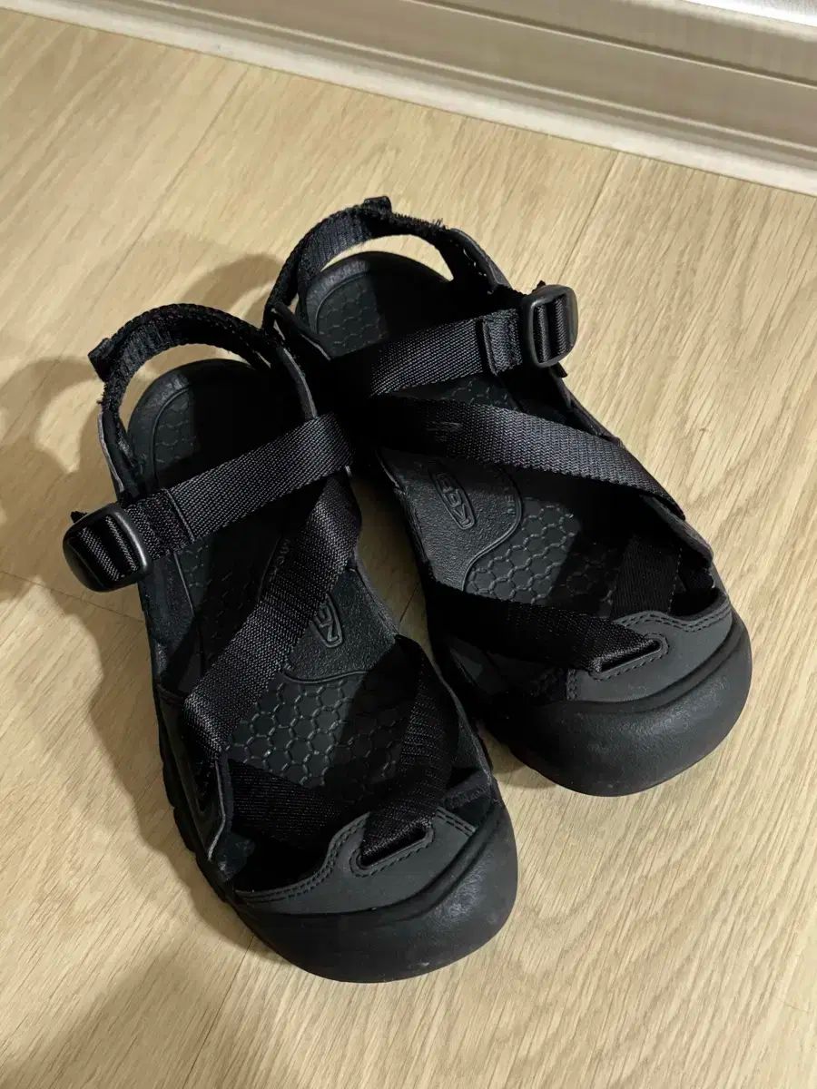 245 KEEN キーン ゼラポート サンダル