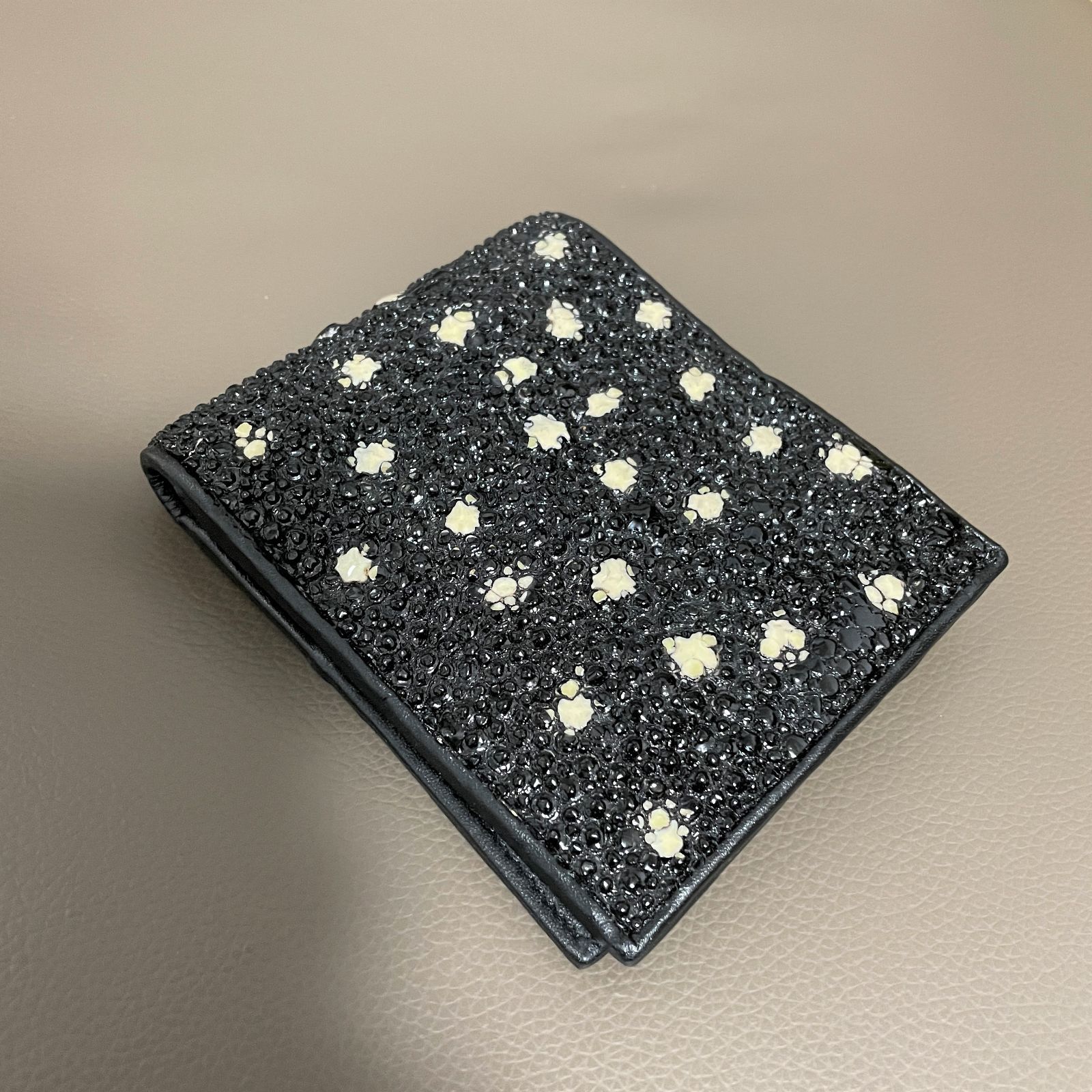スタースティングレイ 二つ折り財布 レザーウォレット 本革 牛革仕上げ