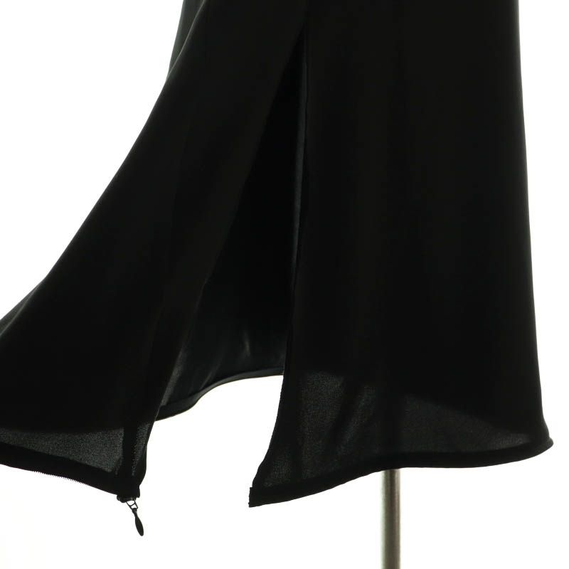 【MM6 Maison Margiela】 深いVネックワンピース ブラック MM6 Maison Margiela（ｴﾑｴﾑｼｯｸｽ ﾒｿﾞﾝ ﾏﾙｼﾞｪﾗ）の「MM6 WOMAN