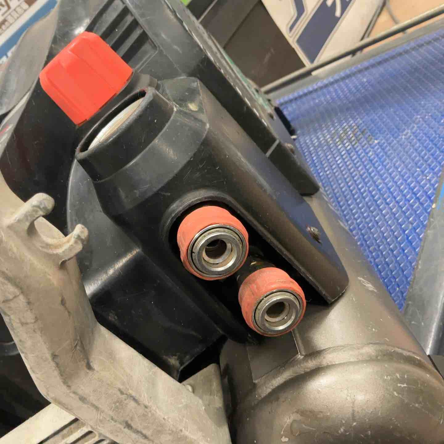 エアコンプレッサー