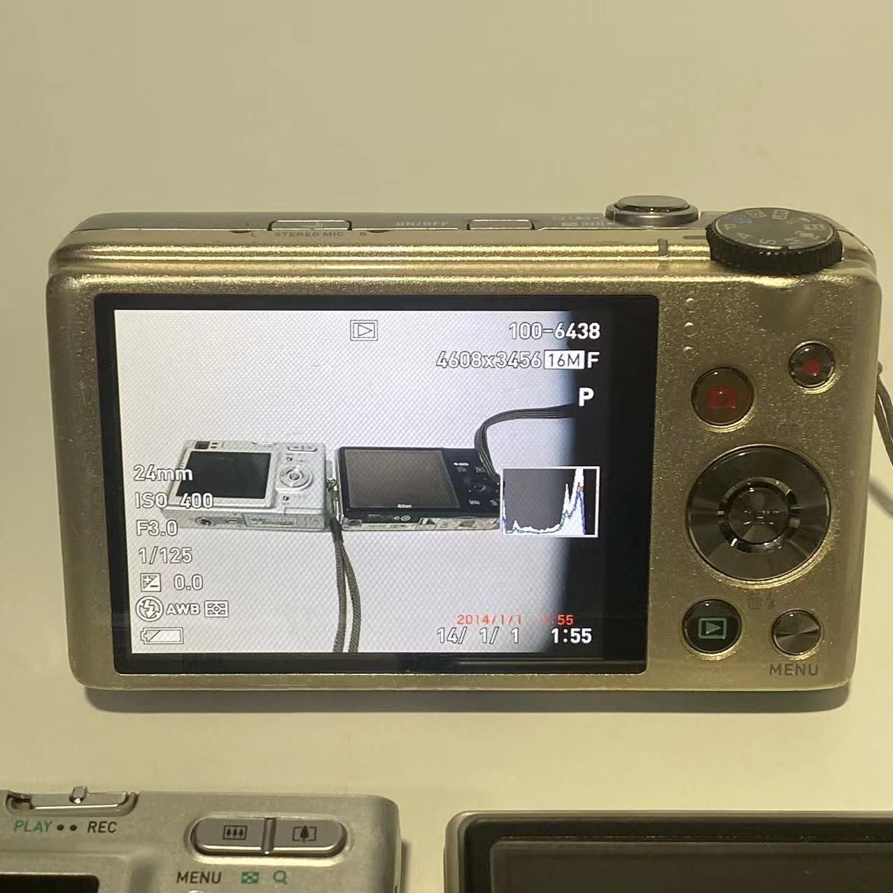 ジャンク品、レンズエラー】 デジタルカメラCasio EX-ZR500 ・EX
