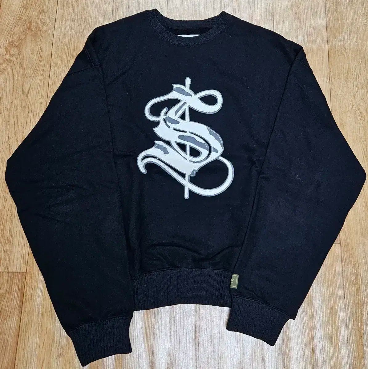 SATUR セター アップリケ パーカー 黒 L サイズ