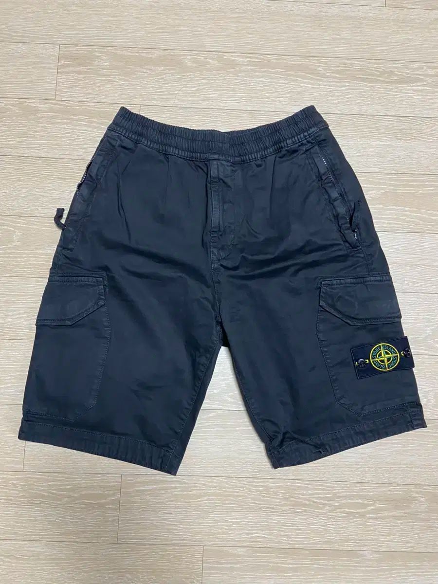 【雷市場（ポンジャン）商品韓国直送】STONE ISLAND(ストーンアイランド) カーゴハーフパンツ 黒