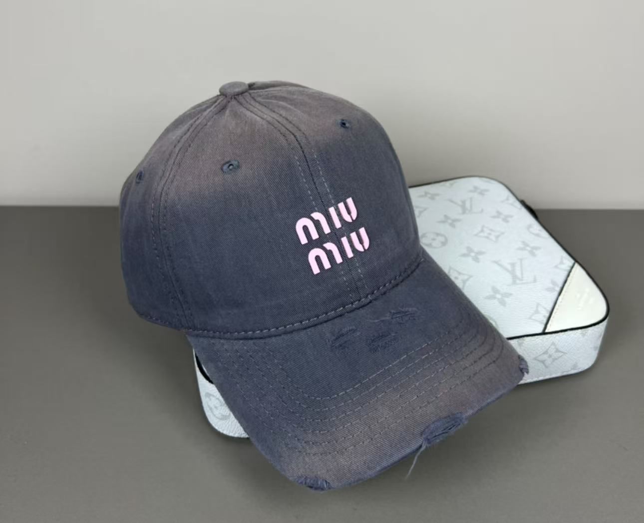 miu グレー