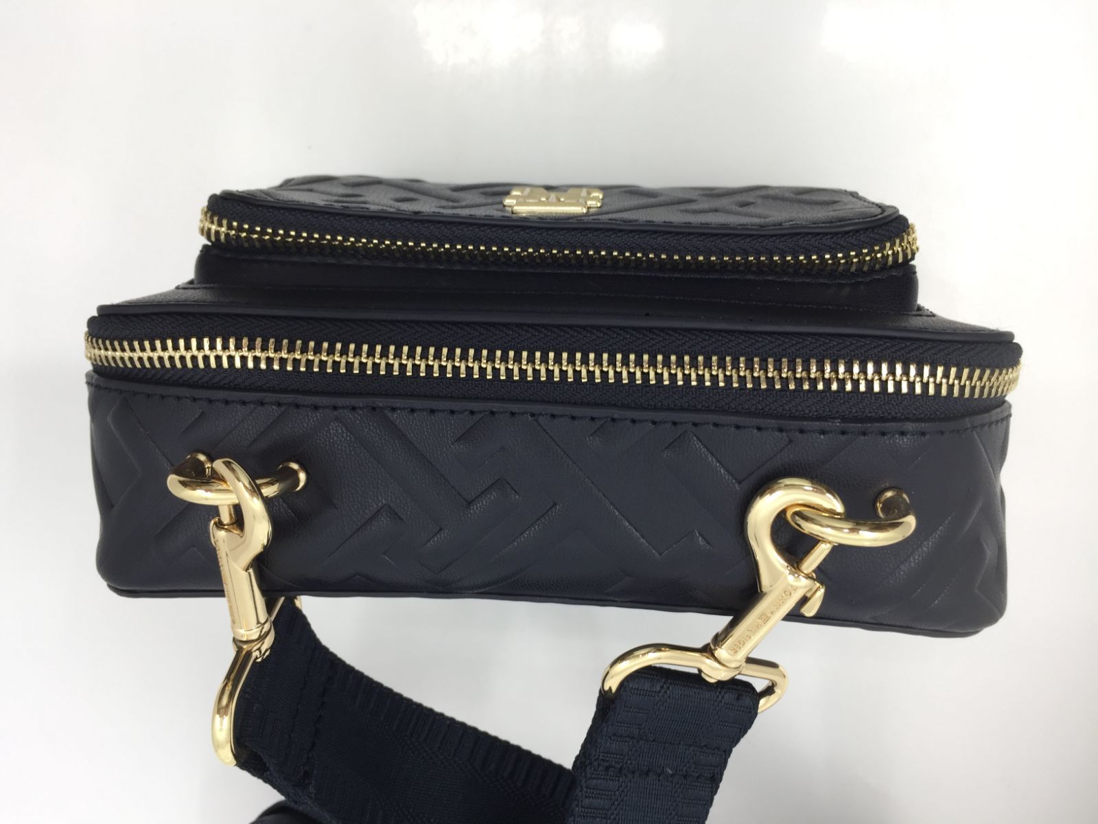 TOMMY HILFIGER　ロゴプレート ショルダーバッグ ブルー(スペースブルー) 【中古】【75-20240428-B-049】【併売商品】